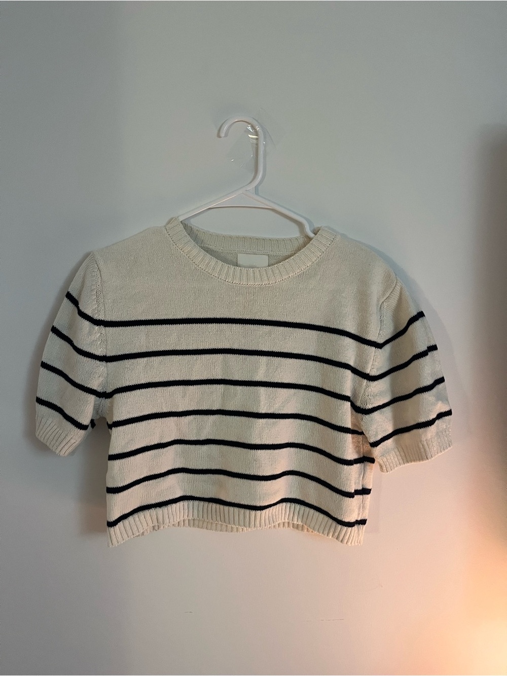 H&M Cream and Black Striped Short-Sleeve Crop Sweater